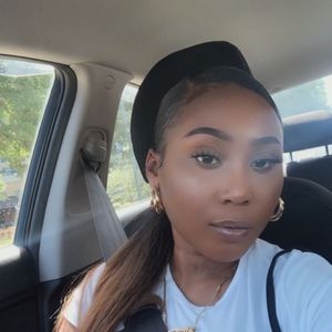 Meet your Posher, Elaina